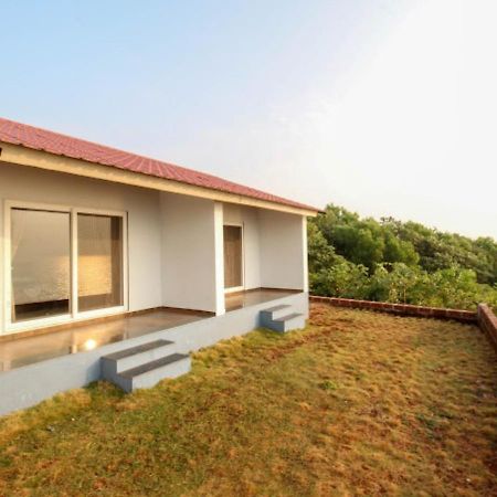 Sea King Beach Resort Ganpatipule Buitenkant foto