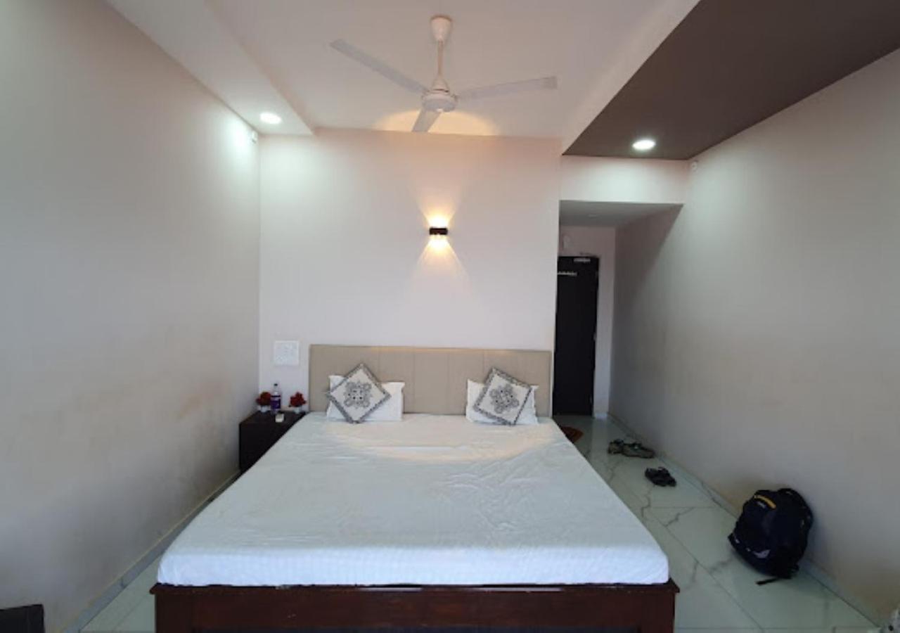 Sea King Beach Resort Ganpatipule Buitenkant foto
