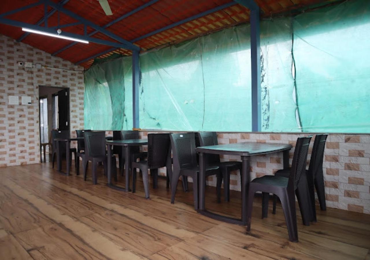 Sea King Beach Resort Ganpatipule Buitenkant foto