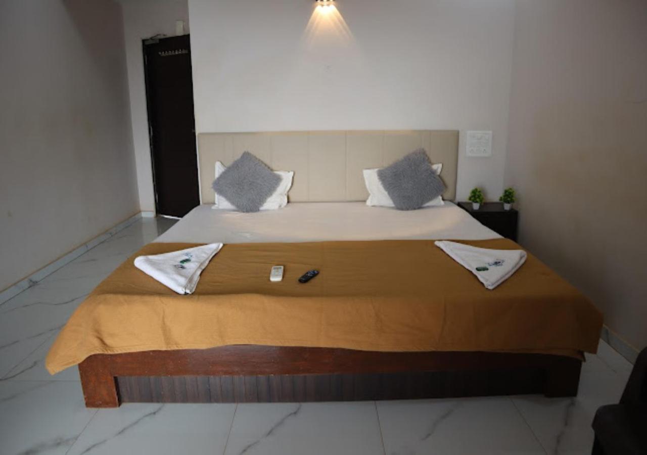 Sea King Beach Resort Ganpatipule Buitenkant foto