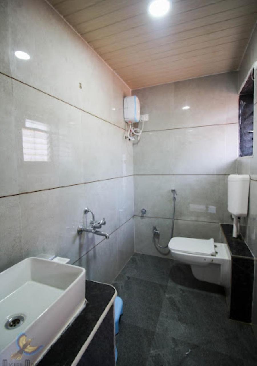 Sea King Beach Resort Ganpatipule Buitenkant foto