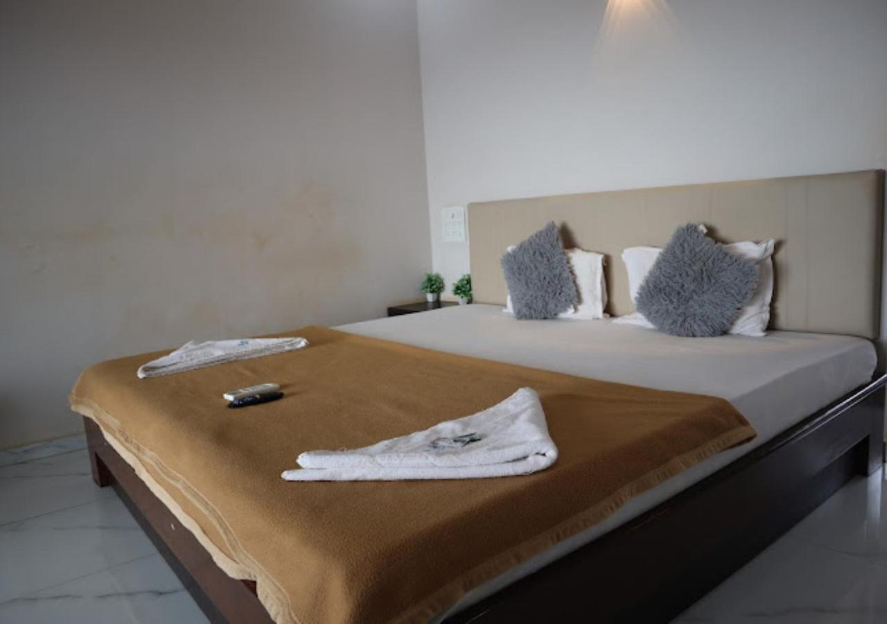 Sea King Beach Resort Ganpatipule Buitenkant foto