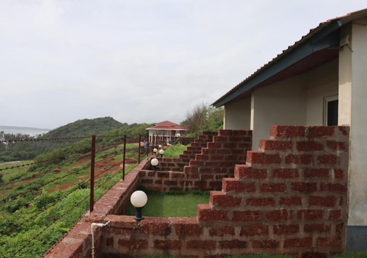 Sea King Beach Resort Ganpatipule Buitenkant foto